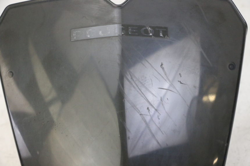 photo de WINDSCHERM PEUGEOT KISBEE 4T 50 (2018 - 2022) - Detail van het onderdeel