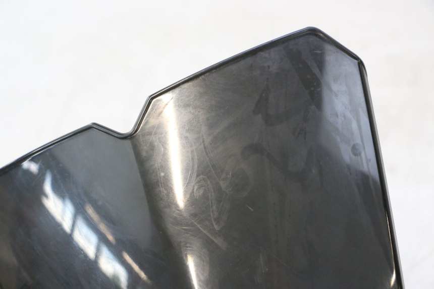 photo de WINDSCHERM PEUGEOT KISBEE 4T 50 (2023 - 2026) - Detail van het onderdeel
