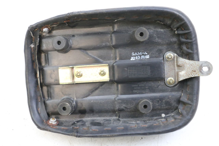 photo de ACHTERZITJE HYOSUNG GV AQUILA 125 (2000 - 2009) - Detail van het onderdeel