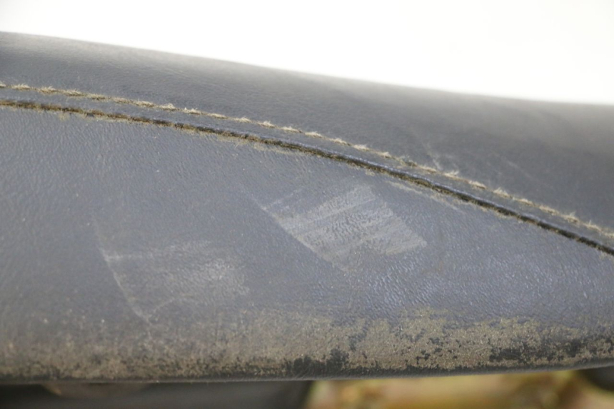 photo de ACHTERZITJE HYOSUNG GV AQUILA 125 (2000 - 2009) - Detail van het onderdeel