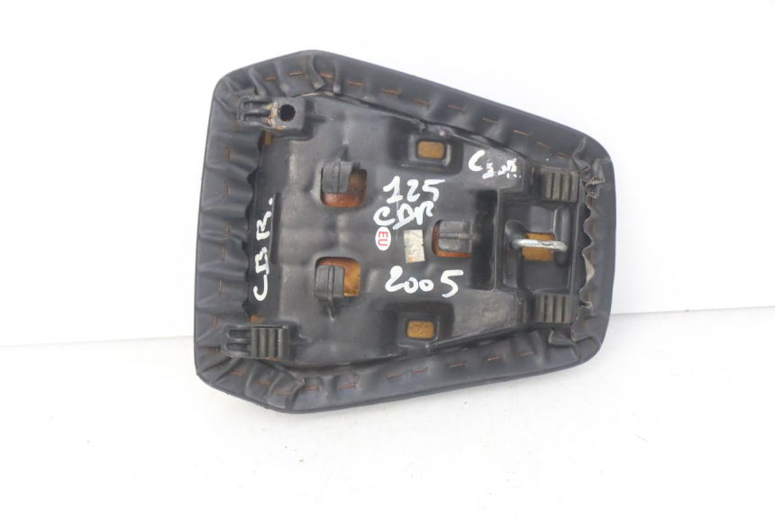 photo de ACHTERZITJE HONDA CBR R 125 (2003 - 2006) - Zoom op gebruiksstaat