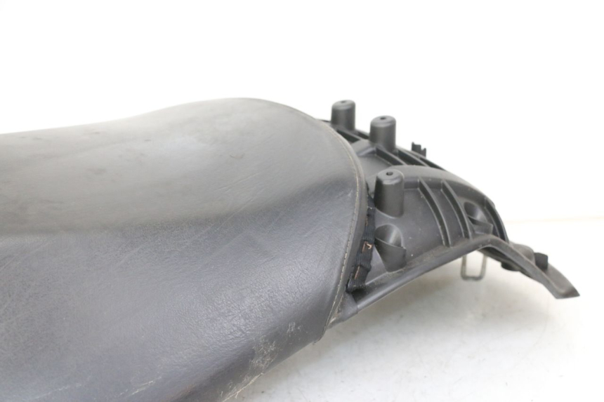 photo de ACHTERZITJE PEUGEOT SATELIS COMPRESSOR K15 125 (2006 - 2009) - Zoom op componenten