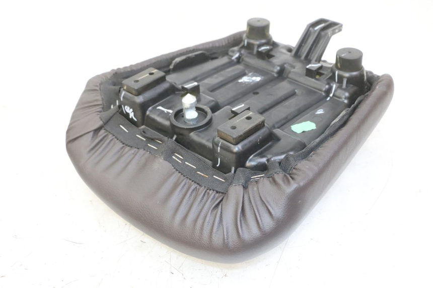 photo de ACHTERZITJE ROYAL ENFIELD HYMALAYAN 410 (2016 - 2023) - Detail van het onderdeel