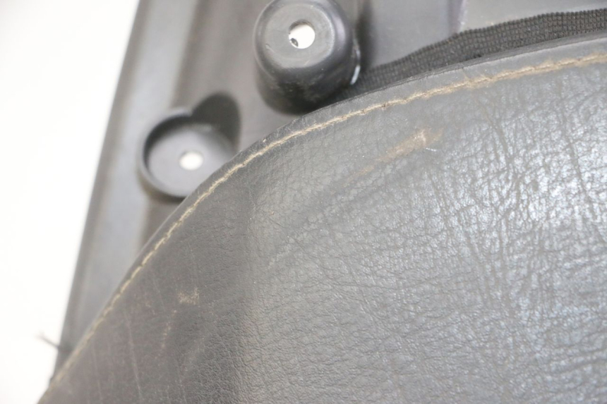 photo de ACHTERZITJE PEUGEOT SATELIS COMPRESSOR K15 125 (2006 - 2009) - Zoom op gebruiksstaat