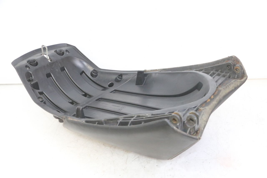 photo de ACHTERZITJE PEUGEOT SATELIS COMPRESSOR K15 125 (2006 - 2009) - Bevestigingspunten