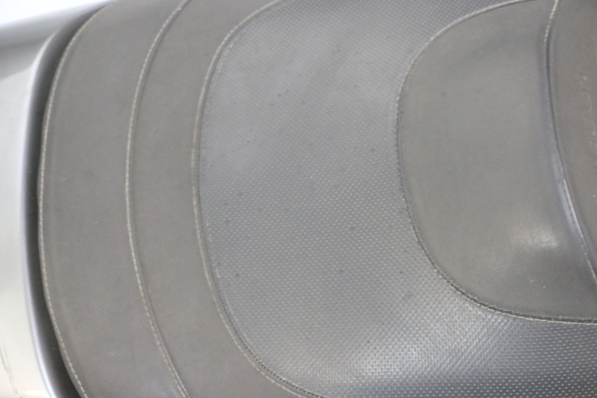 photo de ACHTERZITJE PEUGEOT SATELIS 125 (2013 - 2018) - Zoom op componenten