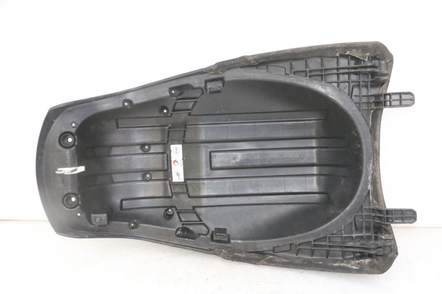 photo de ACHTERZITJE PEUGEOT SATELIS 125 (2013 - 2018) - Bevestigingspunten