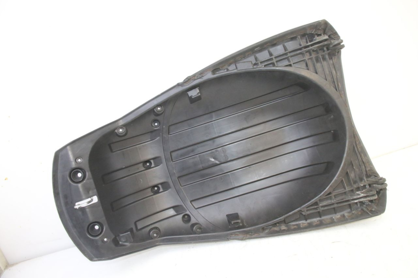 photo de ACHTERZITJE PEUGEOT SATELIS 250 (2006 - 2012) - Bevestigingspunten