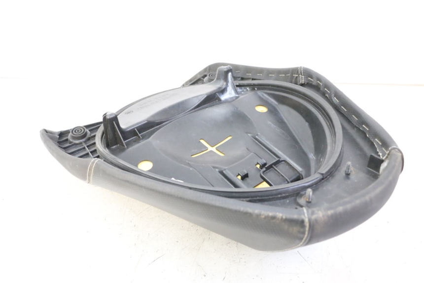 photo de VOORZITJE YAMAHA AEROX NAKED 2T 50 (2013 - 2017) - Andere kijkhoek