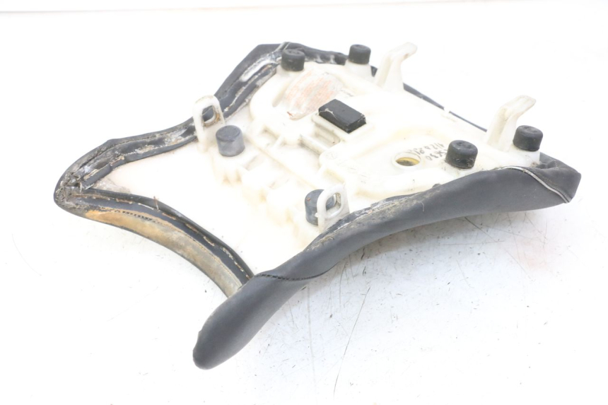 photo de VOORZITJE SUZUKI GSR 750 (2011 - 2017) - Andere kijkhoek