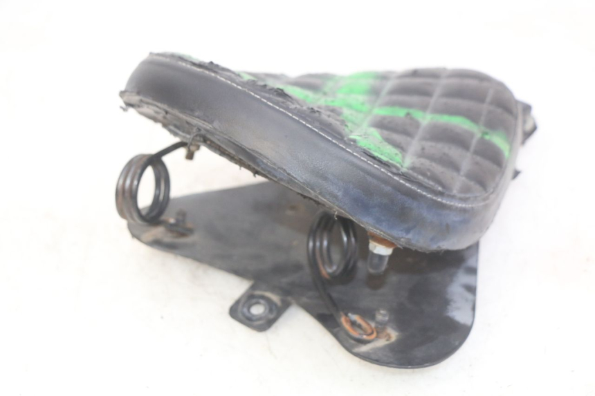 photo de VOORZITJE DAELIM VL DAYSTAR 125 (2000 - 2011) - Bevestigingspunten