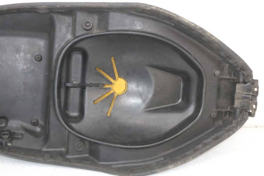 photo de ZITSEL PIAGGIO FLY 4T 50 (2004 - 2010) - Markeringen en referenties