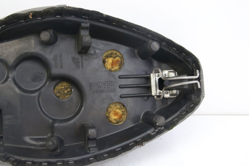 photo de ZITSEL APRILIA SCARABEO 4T 50 (2009 - 2017) - Markeringen en referenties