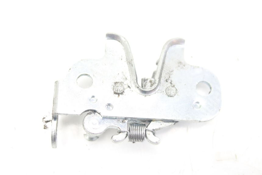 photo de ZADELSLOT PEUGEOT KISBEE 4T 50 (2018 - 2022) - Detail van het onderdeel