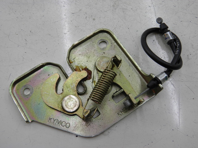 photo de ZADELSLOT KYMCO QUANNON NAKED 125 (2010) - Detail van het onderdeel