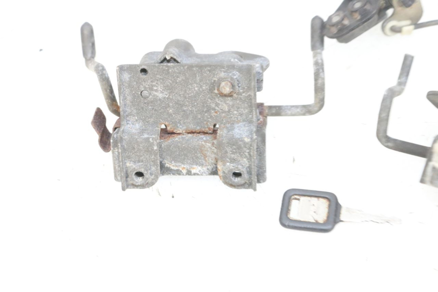 photo de ZADELSLOT KAWASAKI GPX R WARBIRD 600 (1988 - 1993) - Zoom op gebruiksstaat