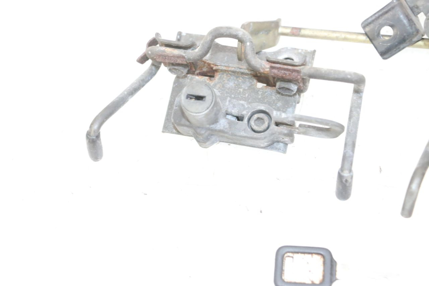 photo de ZADELSLOT KAWASAKI GPX R WARBIRD 600 (1988 - 1993) - Gecontroleerd onderdeel