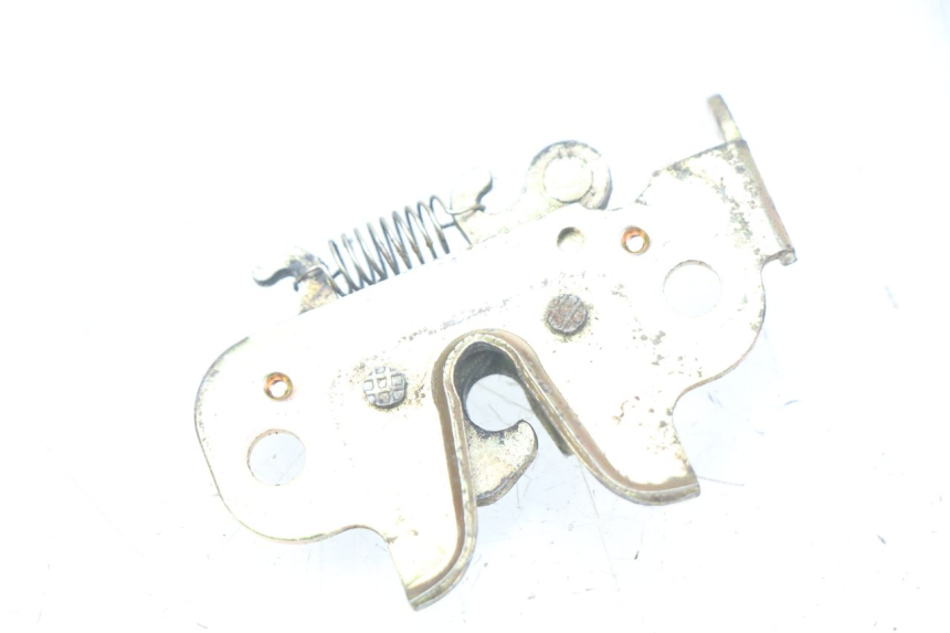 photo de ZADELSLOT PEUGEOT KISBEE 2T 50 (2010 - 2017) - Detail van het onderdeel