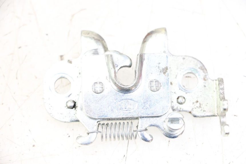 photo de ZADELSLOT PEUGEOT KISBEE 4T 50 (2018 - 2022) - Detail van het onderdeel