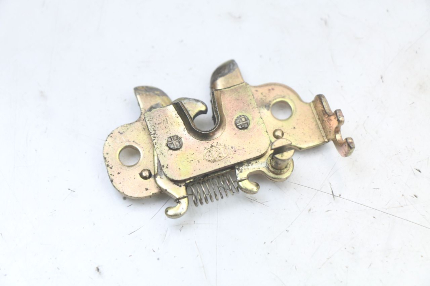 photo de ZADELSLOT PEUGEOT STREETZONE 4T 50 (2018 - 2023) - Detail van het onderdeel