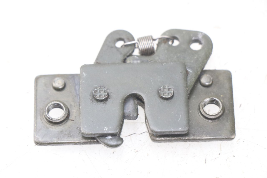 photo de ZADELSLOT PEUGEOT SATELIS 125 (2013 - 2018) - Detail van het onderdeel