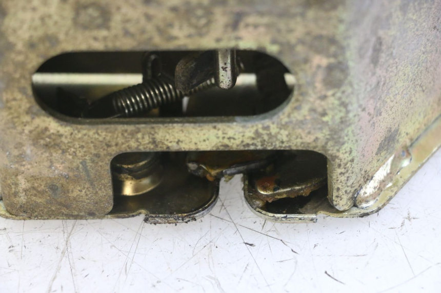 photo de ZADELSLOT HONDA SCV LEAD 100 (2003 - 2007) - Zoom op gebruiksstaat