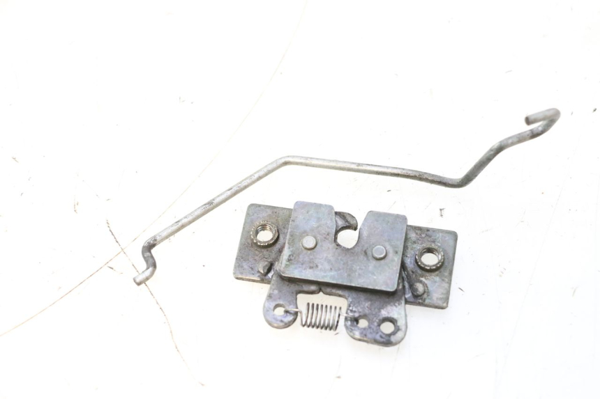 photo de ZADELSLOT PEUGEOT TREKKER 50 (1995 - 2004) - Detail van het onderdeel
