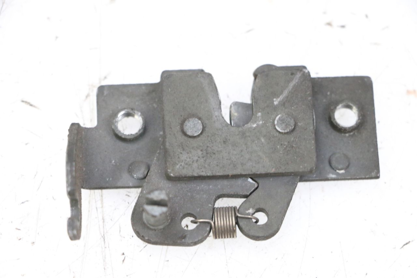 photo de ZADELSLOT PIAGGIO VESPA GTS SUPER IE 125 (2009 - 2016) - Hoofdaanzicht