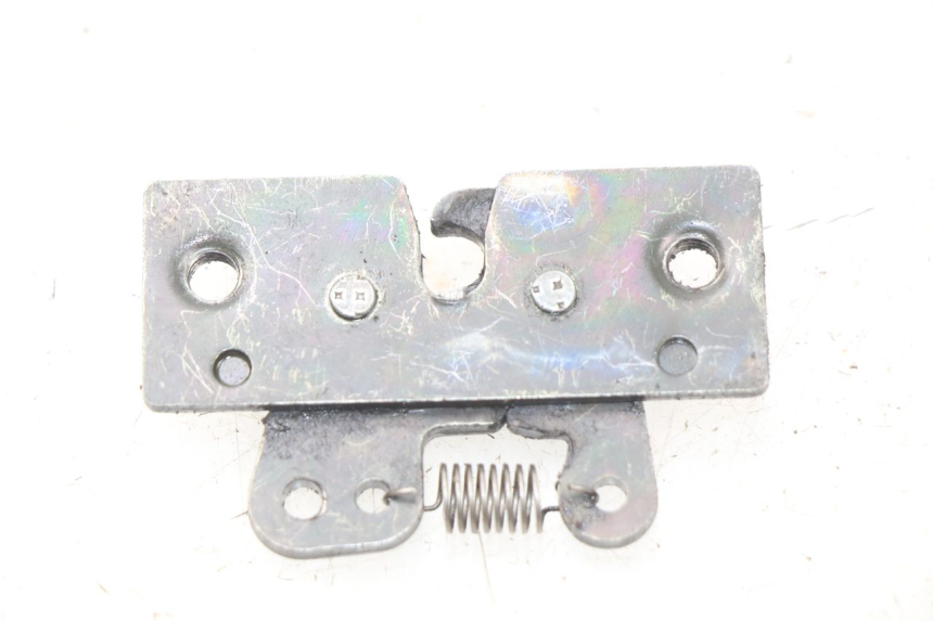 photo de ZADELSLOT PEUGEOT VIVACITY 100 (1999 - 2008) - Detail van het onderdeel