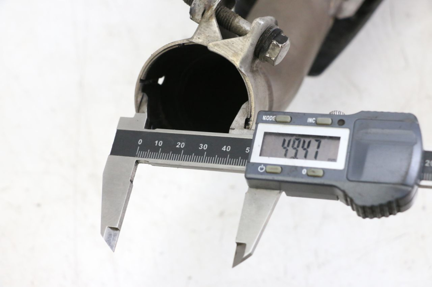 photo de UITLAATDEMPER HUSQVARNA SVARTPILEN 401 (2018 - 2023) - Detail van het onderdeel