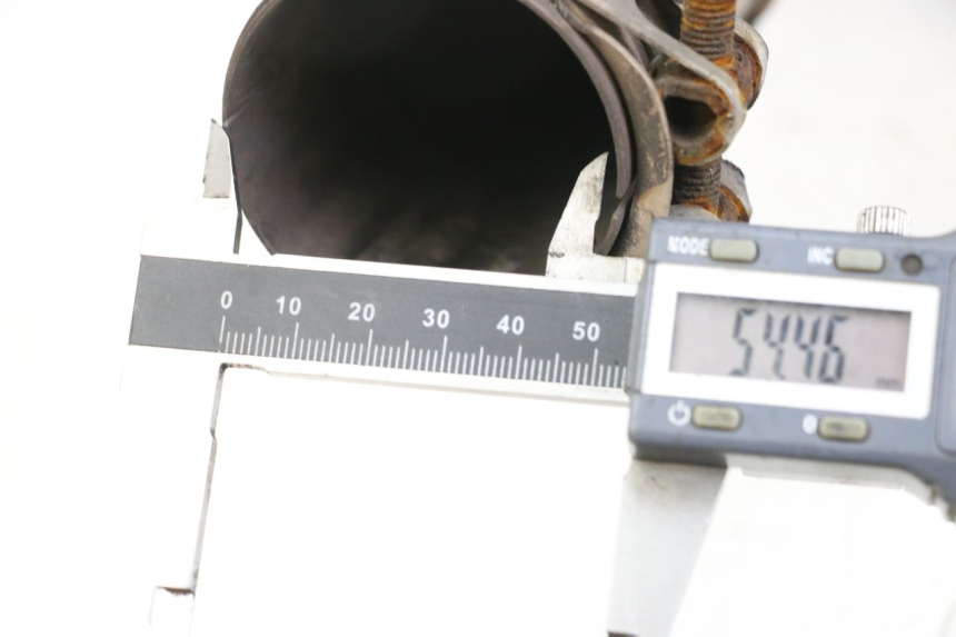 photo de UITLAATDEMPER SUZUKI GSX F GSXF 650 (2007 - 2015) - Detail van het onderdeel