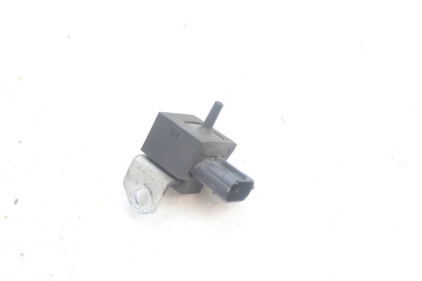 photo de LUCHTDRUKSENSOR SUZUKI BURGMAN EXECUTIVE ABS 650 (2006 - 2012) - Detail van het onderdeel