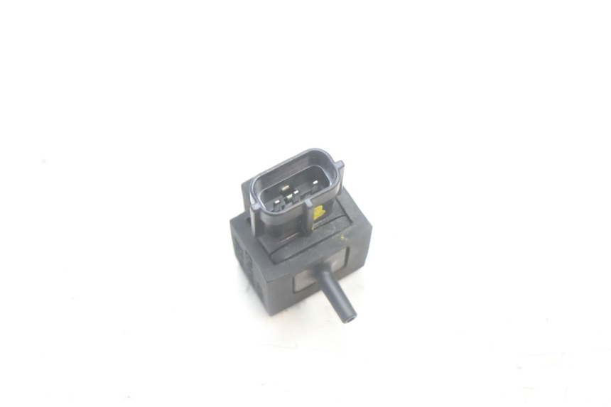 photo de LUCHTDRUKSENSOR SUZUKI BURGMAN EXECUTIVE ABS 650 (2006 - 2012) - Andere kijkhoek