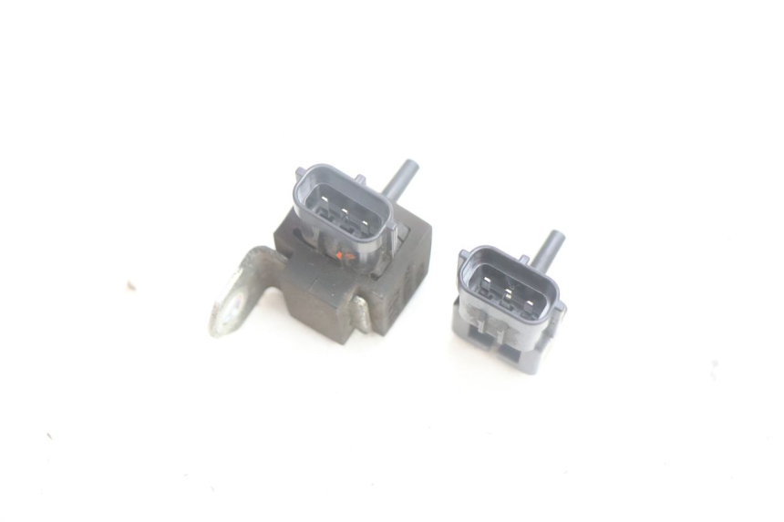 photo de LUCHTDRUKSENSOR SUZUKI BURGMAN EXECUTIVE ABS 650 (2006 - 2012) - Andere kijkhoek