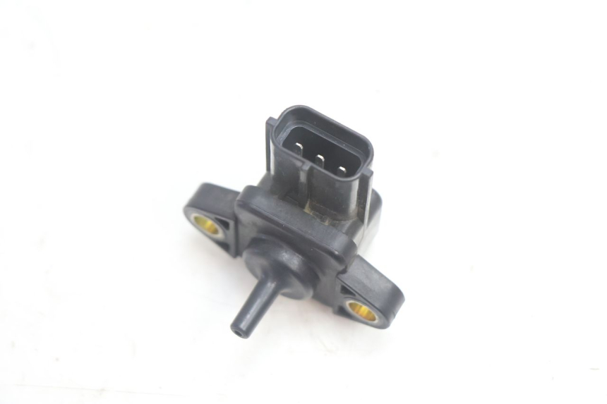 photo de LUCHTDRUKSENSOR YAMAHA FJR 1300 (2001 - 2005) - Andere kijkhoek