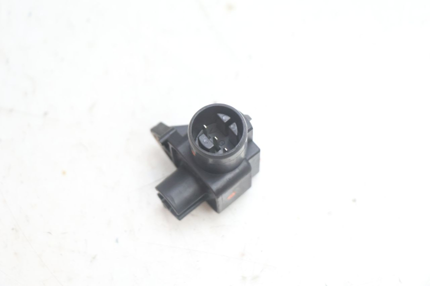 photo de LUCHTDRUKSENSOR HONDA FJS SILVER WING SILVERWING 400 (2005 - 2008) - Andere kijkhoek