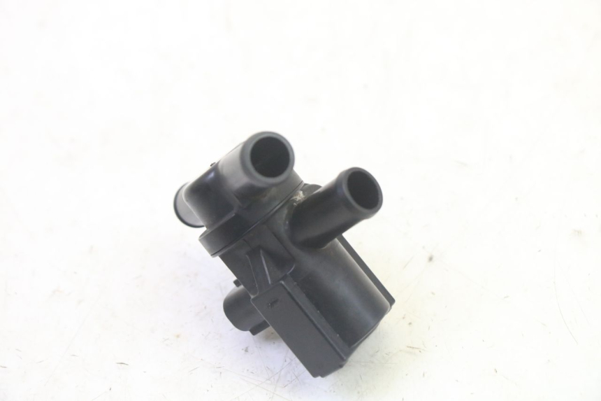 photo de LUCHTDRUKSENSOR YAMAHA FZ6 N FAZER 600 (2004 - 2006) - Andere kijkhoek