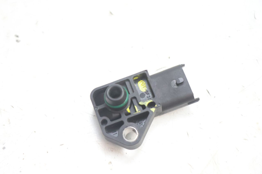 photo de LUCHTDRUKSENSOR GILERA GP 800 (2007 - 2013) - Andere kijkhoek
