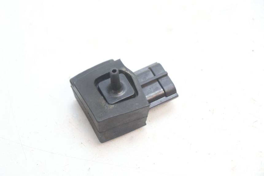 photo de LUCHTDRUKSENSOR SUZUKI GSR 600 (2005 - 2012) - Detail van het onderdeel