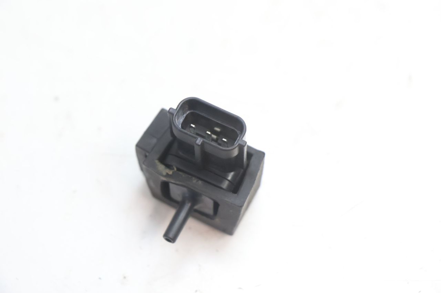 photo de LUCHTDRUKSENSOR SUZUKI GSR 600 (2005 - 2012) - Andere kijkhoek