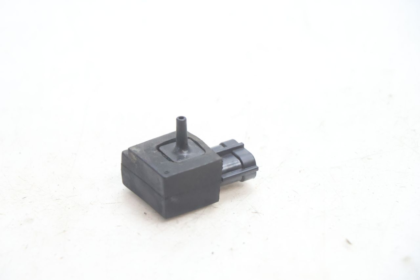 photo de LUCHTDRUKSENSOR SUZUKI GSR 600 (2005 - 2012) - Detail van het onderdeel