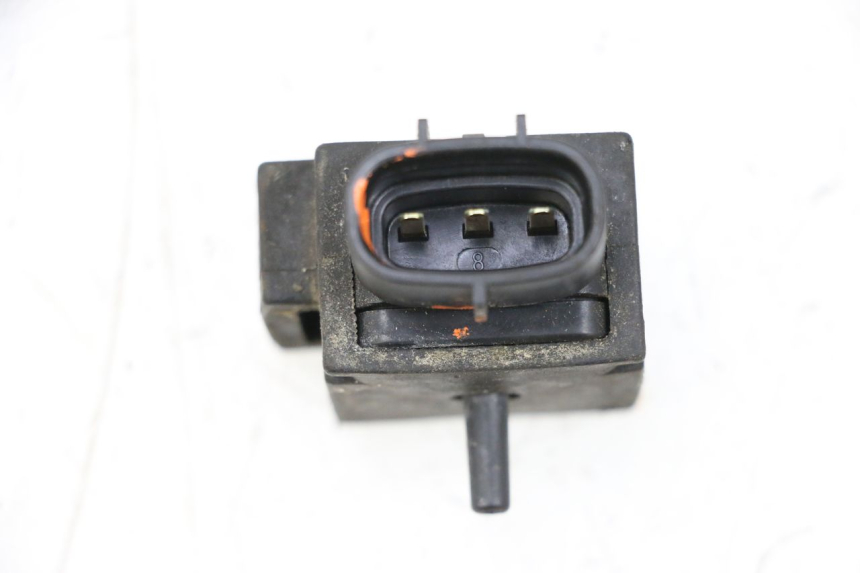 photo de LUCHTDRUKSENSOR SUZUKI GSXR GSX-R 1000 (2003 - 2004) - Zoom op gebruiksstaat