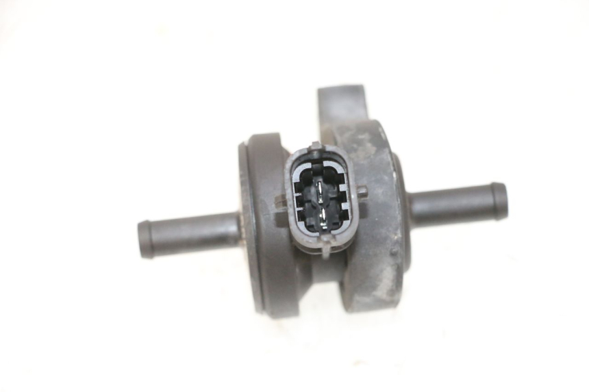 photo de LUCHTDRUKSENSOR PIAGGIO MP3 HPE 300 (2019 - 2026) - Andere kijkhoek