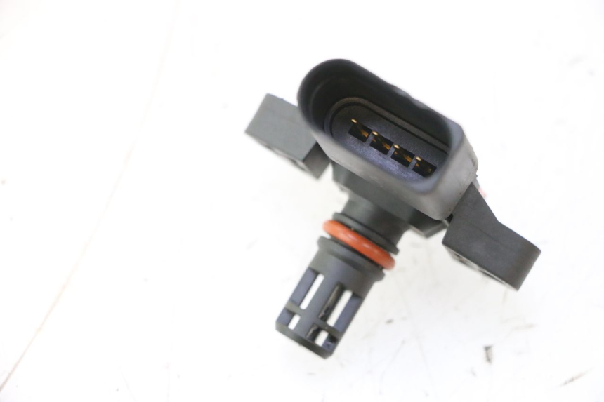 photo de LUCHTDRUKSENSOR PEUGEOT SATELIS 125 (2006 - 2009) - Andere kijkhoek