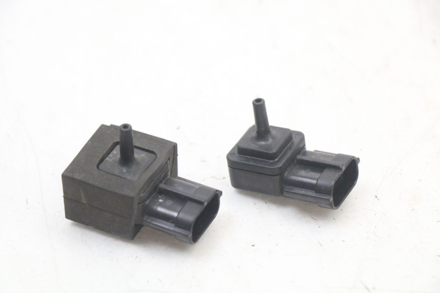 photo de LUCHTDRUKSENSOR SUZUKI GSR 750 (2011 - 2017) - Zoom op gebruiksstaat