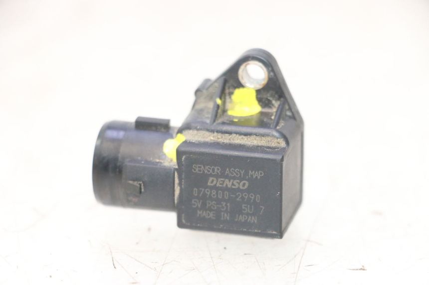 photo de LUCHTDRUKSENSOR HONDA VFR FI RC46 800 (1998 - 2001) - Zoom op gebruiksstaat