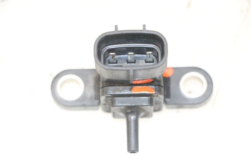 photo de LUCHTDRUKSENSOR YAMAHA X-MAX XMAX 125 (2010 - 2013) - Andere kijkhoek