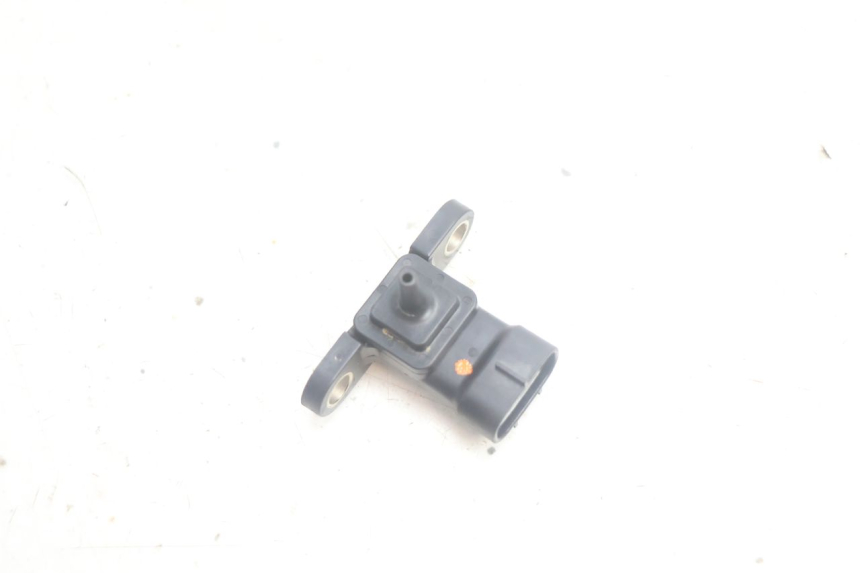 photo de LUCHTDRUKSENSOR YAMAHA XMAX X-MAX 125 (2006 - 2009) - Detail van het onderdeel