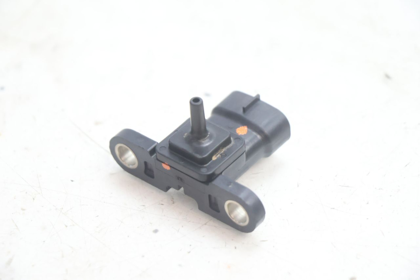 photo de LUCHTDRUKSENSOR YAMAHA XMAX X-MAX 125 (2006 - 2009) - Technische close-up