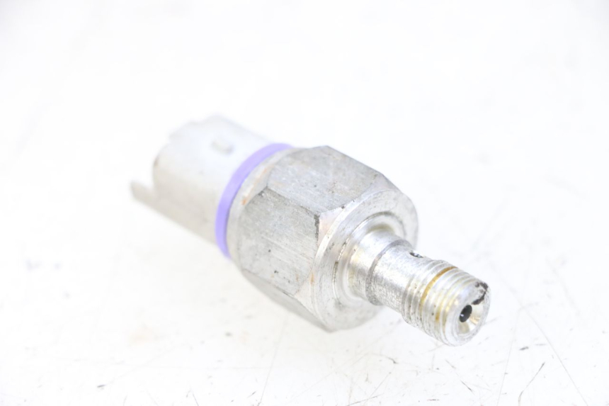 photo de OLIEDRUKSENSOR REMMEN PIAGGIO IE MP3 YOURBAN 300 (2011 - 2016) - Detail van het onderdeel